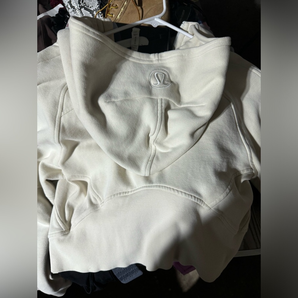 Lululemon sweatshirt